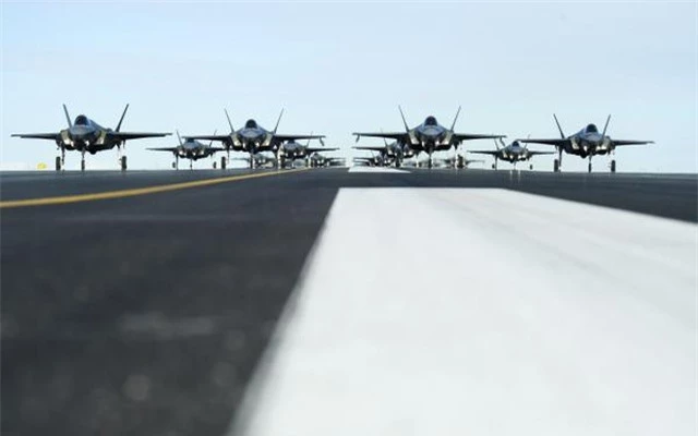 52 “tia chớp” F-35A của Mỹ tập trận “Voi đi bộ” - 10