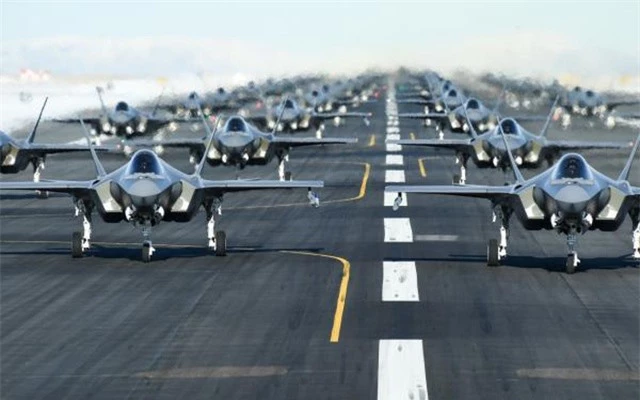 52 “tia chớp” F-35A của Mỹ tập trận “Voi đi bộ” - 5