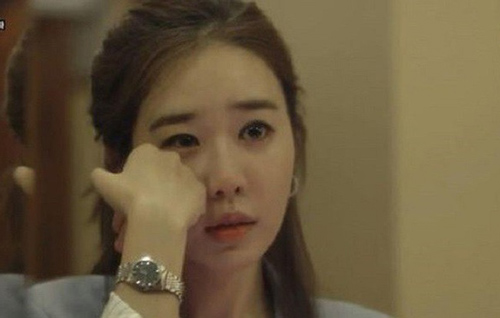 Con dâu mới sinh, nghe được lời mẹ chồng "khó tính" lén nói với bố chồng mà bật khóc