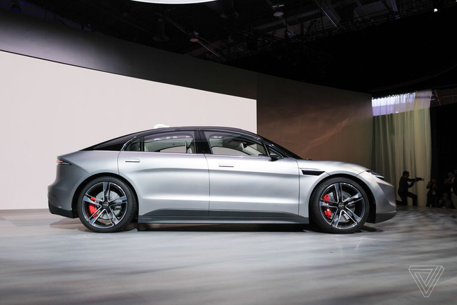 Sony gây sốc khi tung ra xe điện Vision-S đẹp long lanh