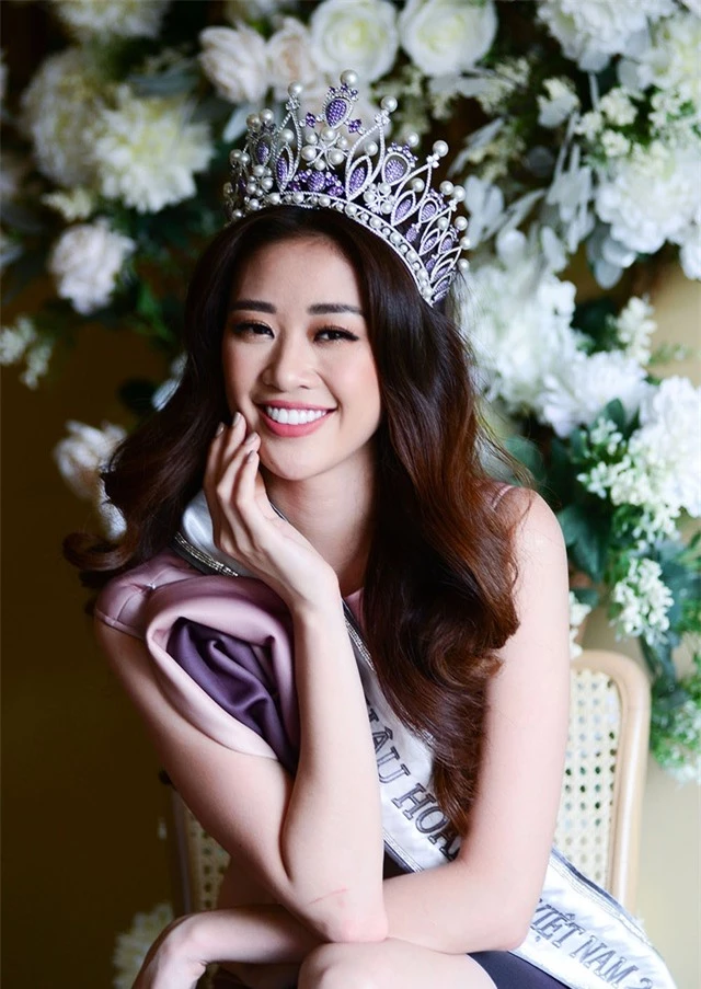 Hoa hậu Khánh Vân tự nhận mình “không bình thường” - 1