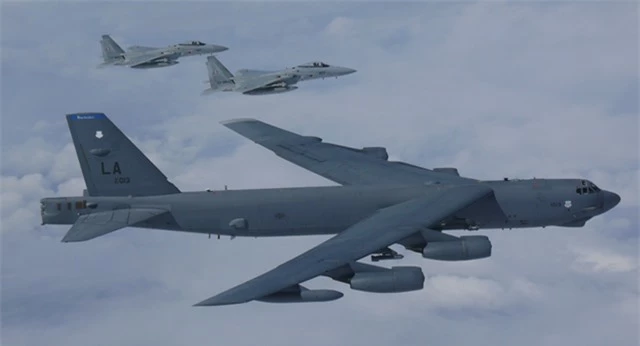 Mỹ điều B-52 sẵn sàng đưa Iran vào tầm ngắm - 1