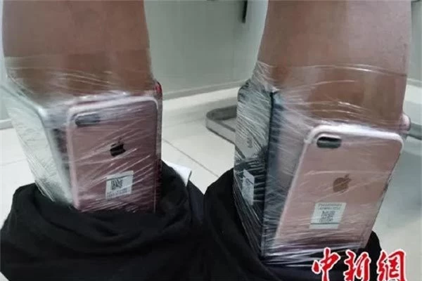 Người đàn ông gây sốc vì chiêu chuyển lậu cùng lúc 90 iPhone