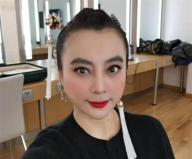 Mỹ nhân đẹp nhất nhì Tây du ký 1986: Bỏ chồng ngoại quốc, mang con về nước nuôi và nhan sắc bất ngờ ở tuổi U60 - Ảnh 11. Mỹ nhân đẹp nhất nhì Tây du ký 1986: Bỏ chồng ngoại quốc, mang con về nước nuôi và nhan sắc bất ngờ ở tuổi U60 - Ảnh 11.