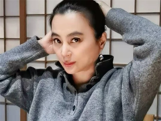 Mỹ nhân đẹp nhất nhì Tây du ký 1986: Bỏ chồng ngoại quốc, mang con về nước nuôi và nhan sắc bất ngờ ở tuổi U60 - Ảnh 12. Mỹ nhân đẹp nhất nhì Tây du ký 1986: Bỏ chồng ngoại quốc, mang con về nước nuôi và nhan sắc bất ngờ ở tuổi U60 - Ảnh 12.