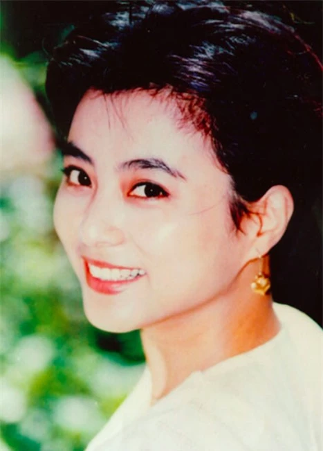 Mỹ nhân đẹp nhất nhì Tây du ký 1986: Bỏ chồng ngoại quốc, mang con về nước nuôi và nhan sắc bất ngờ ở tuổi U60 - Ảnh 4. Mỹ nhân đẹp nhất nhì Tây du ký 1986: Bỏ chồng ngoại quốc, mang con về nước nuôi và nhan sắc bất ngờ ở tuổi U60 - Ảnh 4.