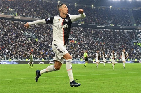Ronaldo có cú hat-trick đầu tiên ở Serie A
