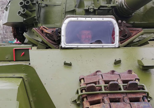 Kỳ lạ xe tăng của đội quân "quý tộc" Anh có mái che cực kỳ... "vô dụng"