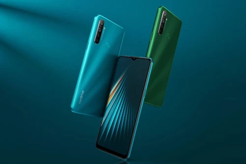 Realme 5i tại Việt Nam có 2 màu xanh dương và xanh lá. Máy được lên kệ ngay trong tháng Giêng này. Giá của phiên bản RAM 3 GB là 3,69 triệu đồng, còn phiên bản RAM 4 GB có giá 4,29 triệu đồng.