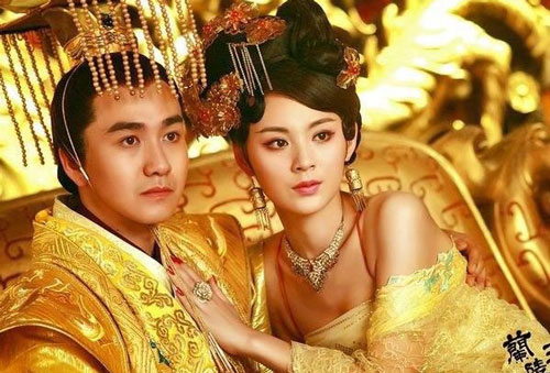 ‘Choáng váng’ về vị hoàng đế Trung Hoa bắt vợ trút bỏ xiêm y cho các đại thần chiêm ngưỡng