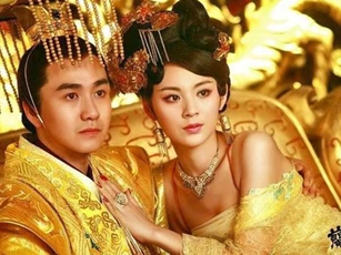 ‘Choáng váng’ về vị hoàng đế Trung Hoa bắt vợ trút bỏ xiêm y cho các đại thần chiêm ngưỡng