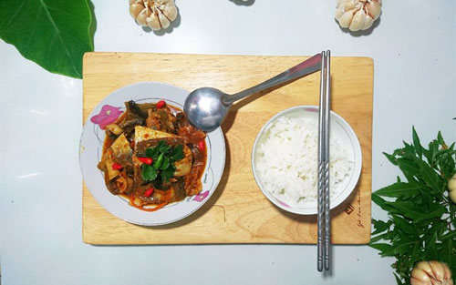 Clip: Bật mí công thức chế biến cá nục om kim chi ngon như mẹ nấu