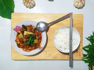 Clip: Bật mí công thức chế biến cá nục om kim chi ngon như mẹ nấu