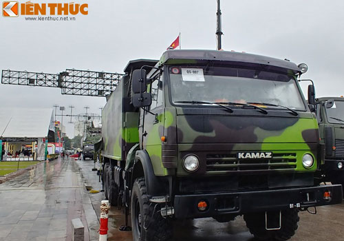 Ngỡ ngàng nội thất xe chỉ huy tác chiến điện tử do Việt Nam tự sản xuất