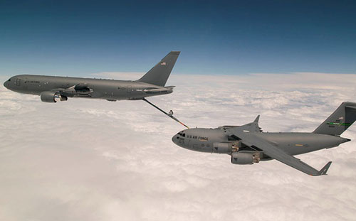 Tiêm kích F-15E Mỹ va chạm với máy bay tiếp dầu trên không