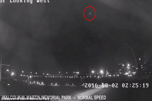 Đốm sáng kỳ bí nghi UFO xuất hiện ở Mỹ