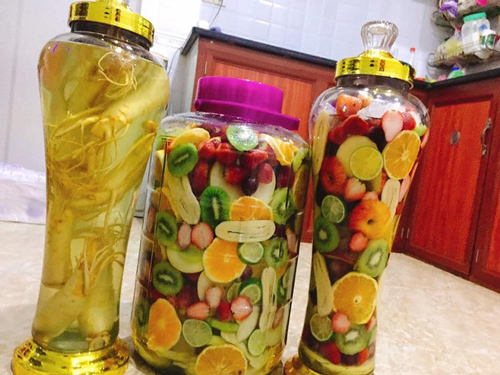 Làm rượu ngâm hoa quả thơm ngon cho ngày Tết, vừa giữ dáng lại đẹp da, ai cũng mê mẩn