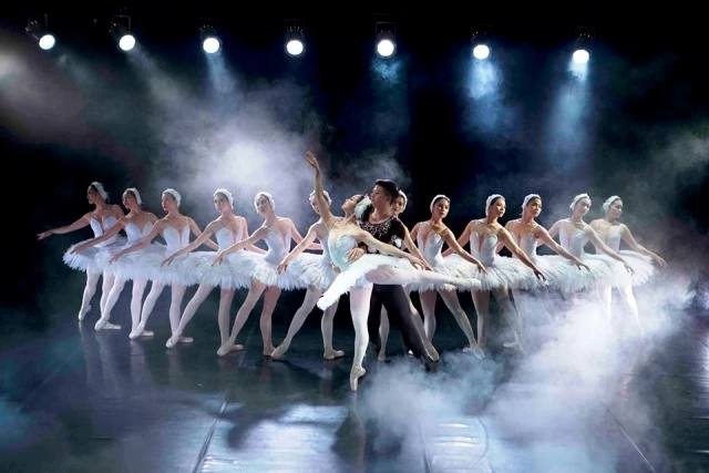 vở Ballet Hồ Thiên Nga