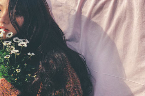 Giữa người với người, bước lại gần quá ắt sẽ làm nhau đau