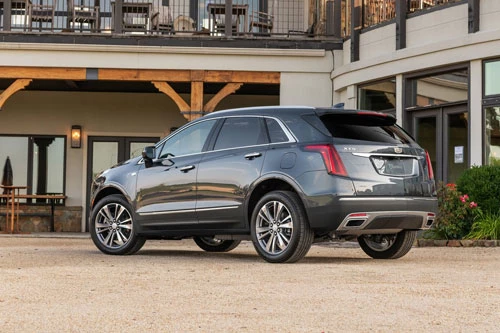 8. Cadillac XT5 2020.