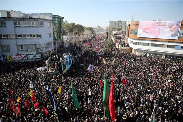 Iran bắn hàng chục tên lửa vào căn cứ có quân Mỹ đồn trú tại Iraq - 4