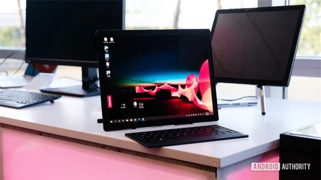 [CEO 2020] Lenovo ra mắt laptop màn hình gập ThinkPad X1 Fold, giá gần 60 triệu đồng - Ảnh 1.