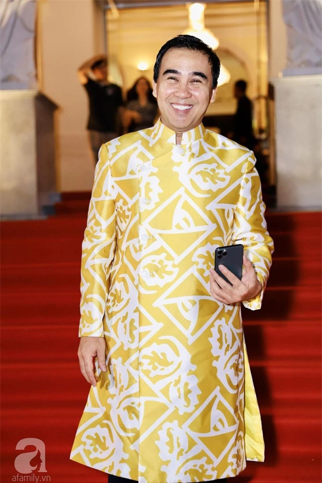 Thảm đỏ Lễ trao giải Mai Vàng: Nhật Kim Anh gợi cảm những vẫn để lộ thân hình kém thon gọn, Lâm Vỹ Dạ tươi tắn cạnh ông xã  - Ảnh 8.