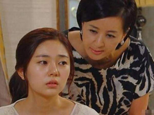 Mẹ chồng khinh con dâu không biết đẻ, ai ngờ tôi đổi đời nhờ chồng "bám váy"