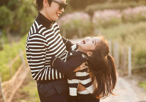 Vẻ đáng yêu của con gái Xuân Lan khiến fan “lụi tim”