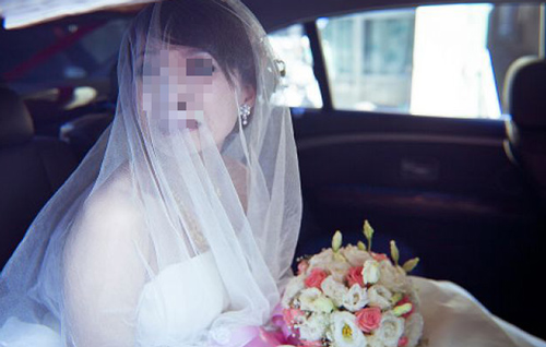 Cô dâu "cứng", lập tức ra khỏi xe hoa ngay lúc đón dâu chỉ vì một cái quay đầu rồi bị mẹ chồng mỉa mai: "Đúng là con nhà không ai dạy"