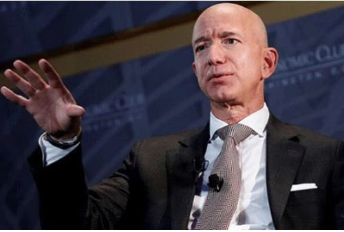 Nhà sáng lập kiêm CEO Amazon Jeff Bezos là người giàu nhất thế giới năm 2019