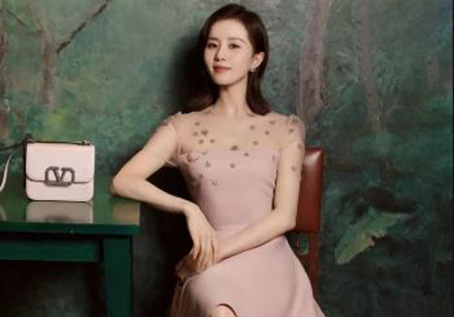 Lưu Thi Thi ngọt ngào tung ảnh "chiêu đãi" fan đầu năm