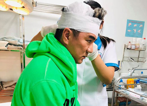 Đàm Vĩnh Hưng bị chảy máu đầu khi đang hát trên sân khấu