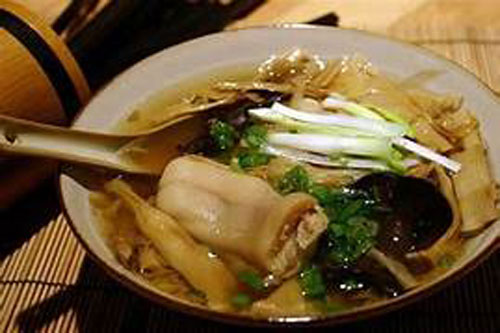 Clip: Bí quyết chế biến móng giò hầm măng ngon mê li cho ngày Tết