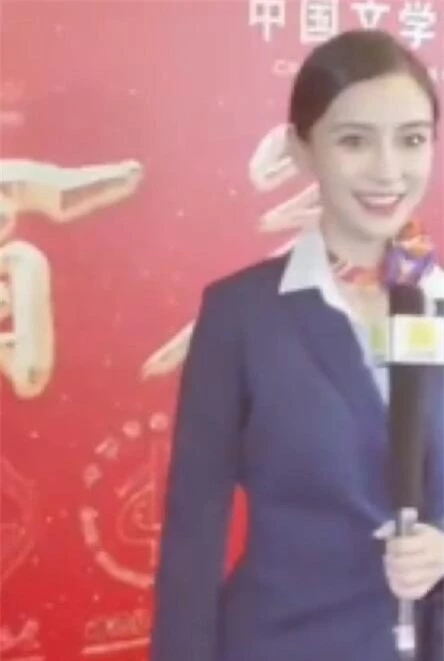 Angelababy mặc đồ tiếp viên hàng không cực xinh đẹp nhưng đôi chân gầy lộ cả gân mới đáng nói  - Ảnh 7.