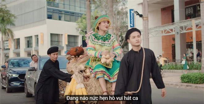 Xem MV mới của Hoàng Thuỳ Linh x JustaTee x Đen Vâu mà tràn đầy hốt hoảng: Tết về, đầu tiên là tiền đâu? - Ảnh 5.