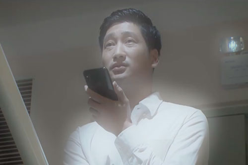 Preview tập cuối "Hoa Hồng Trên Ngực Trái" siêu lố: Thái biến thành hồn ma, cầm điện thoại xịn gọi điện cho Bống?