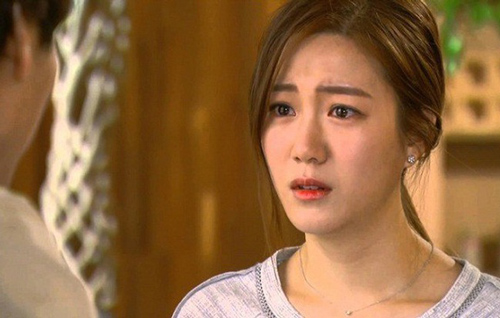 Thấy em gái thanh mai trúc mã "chửa hoang", chồng họp gia đình đòi nhận con nuôi, tôi ứa nước mắt đáp trả đanh thép