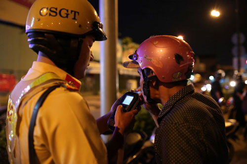 CLIP: Quán xá 'đứng ngồi không yên' vì khách nhậu giảm mạnh