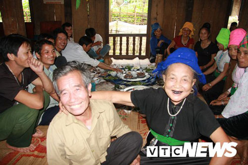 Kỷ lục không tin nổi của người đàn bà có 100 con, cháu ở Yên Bái