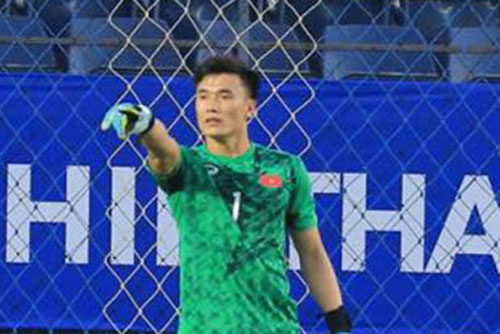 Bùi Tiến Dũng bất ngờ rực sáng trước U23 UAE