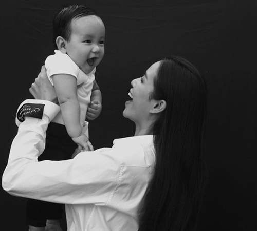 Phạm Hương hé lộ sắp đưa con trai về Việt Nam