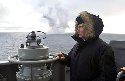 Tổng thống Putin lên tàu tuần dương thị sát tập trận gần Crimea