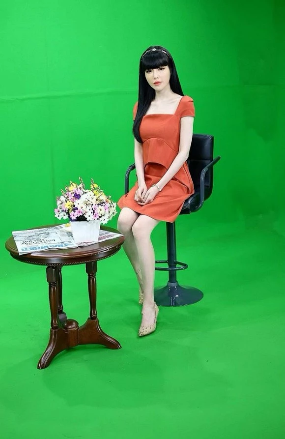 Elly Trần 