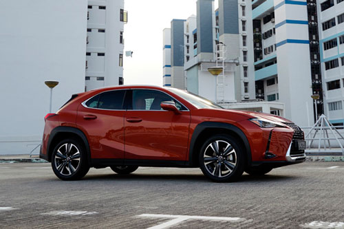 Cận cảnh Lexus UX 200 Luxury 2019, giá gần 900 triệu đồng
