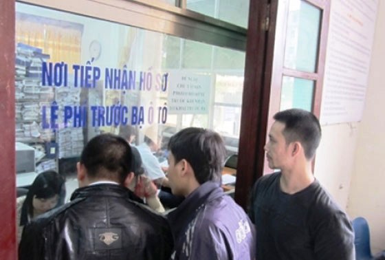 Tháo gỡ vướng mắc trong thu tiền phạt vi phạm giao thông và lệ phí trước bạ trực tuyến