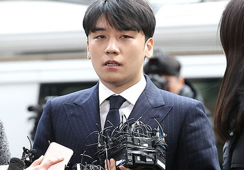 Sau 8 tháng im ắng, công tố xin lệnh bắt giữ khẩn cấp Seungri vì 7 cáo buộc hình sự