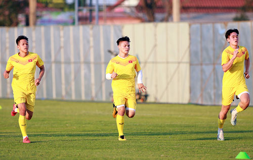 CLIP: Quang Hải phô diễn kỹ thuật trong buổi tập cùng đồng đội tại VCK U23 châu Á