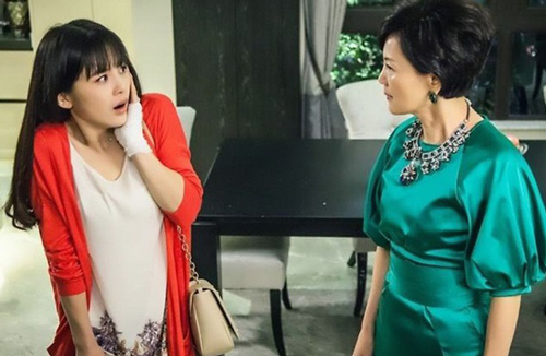 Chị dâu vừa thông báo Tết đi du lịch thì bị em chồng lu loa “sống thiếu trách nhiệm”, ngờ đâu mẹ chồng ngồi bên đập bàn tuyên bố sốc