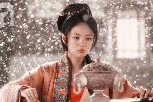 Kỹ nữ đẹp nức tiếng thời Tống, đàn ông đều quỳ gối dưới chân, Hoàng đế yêu điên dại phải đào đường hầm từ cung điện đến lầu xanh để gặp